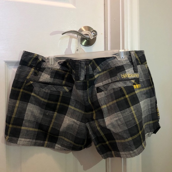 Billabong Shorts - Picture 2 of 5